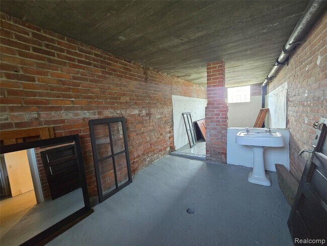 Building Photo - 26850 Seven Mile W