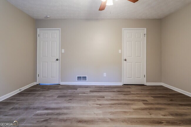 Building Photo - 2958 Quinbery Dr