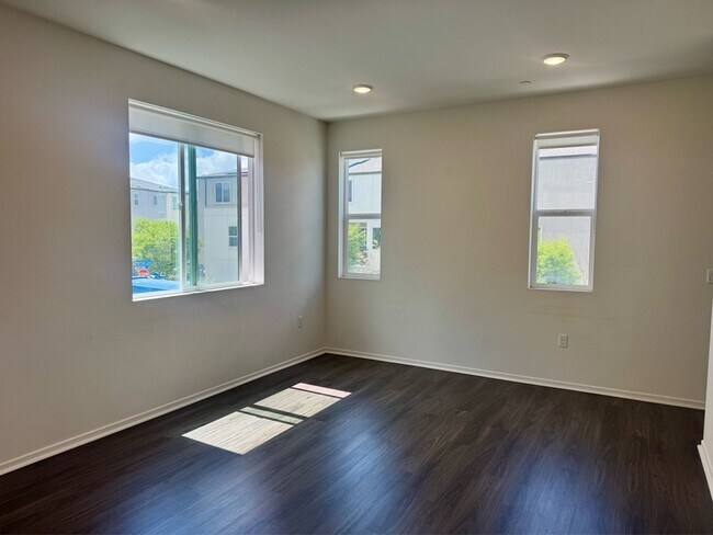 Building Photo - 5208 Surfwalk Wy