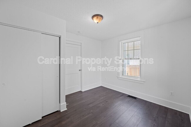 Building Photo - 5622 Prentice St