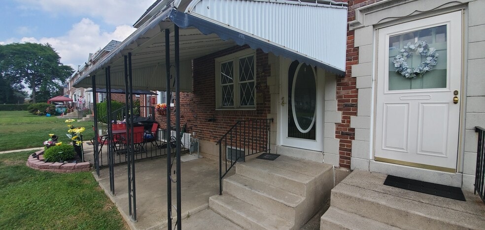 Primary Photo - 717 Surrey Ln