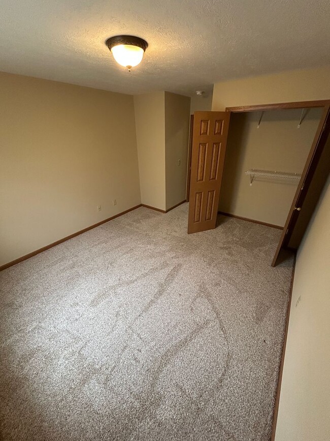 Building Photo - Modern & Spacious 2-Bedroom Ranch Condo – ...