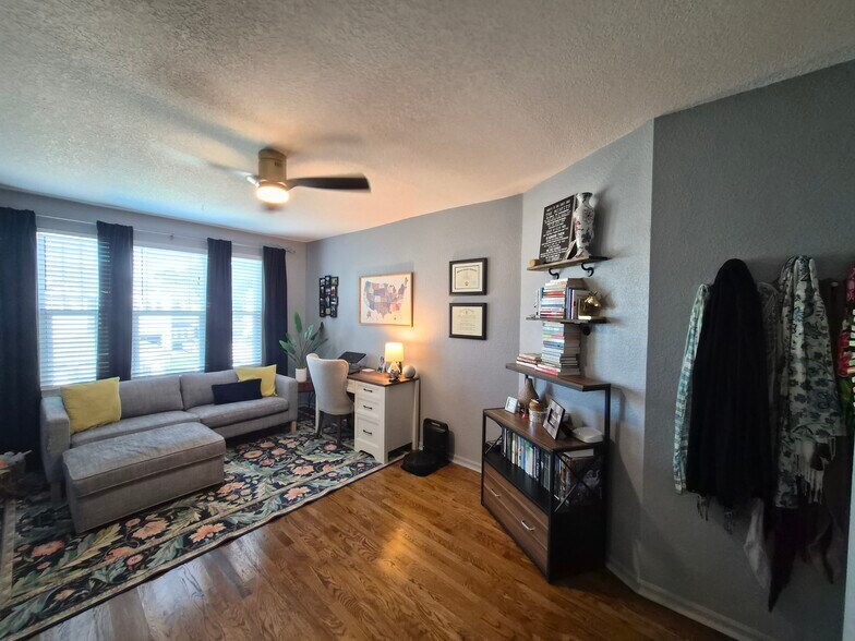 Building Photo - 2311 W Morrison Ave