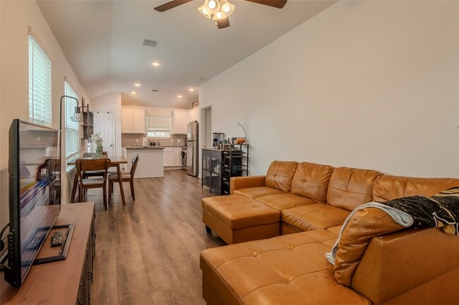 Building Photo - 824 Stoney Pt Ln