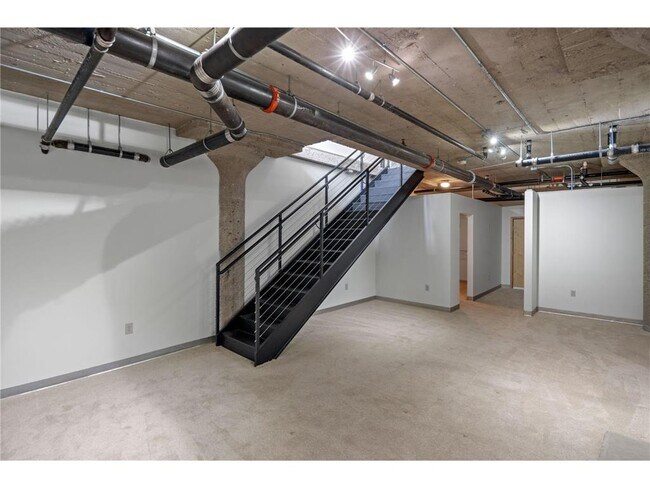Building Photo - 521 S 7th St