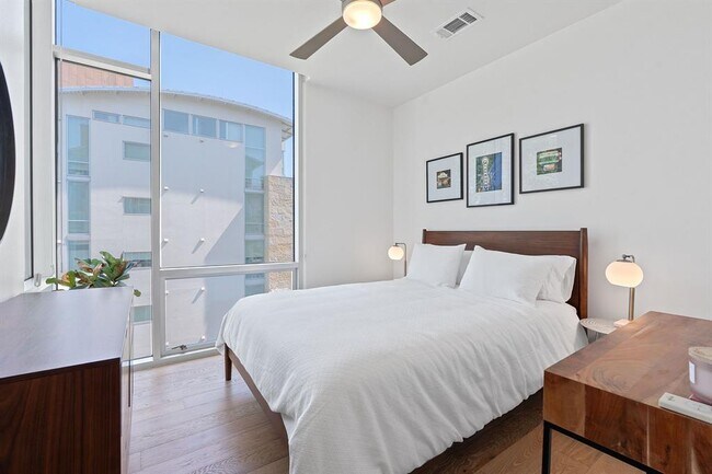 Building Photo - 1600 Barton Springs Rd