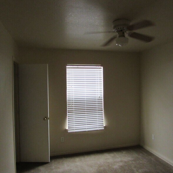 Building Photo - 1109 Horizon Dr