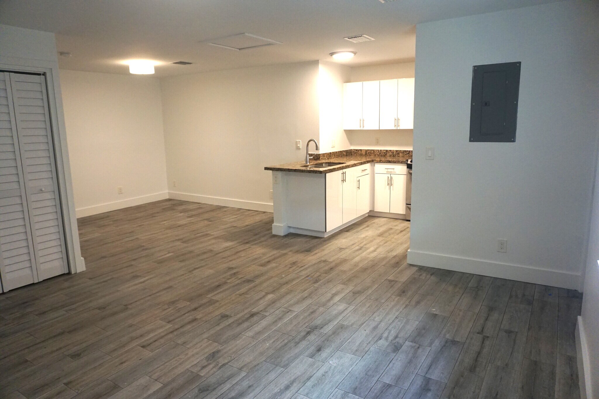 Great Room - 1529 Arthur St