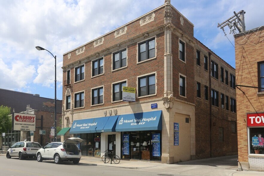 Building Photo - 858 W Diversey Pky