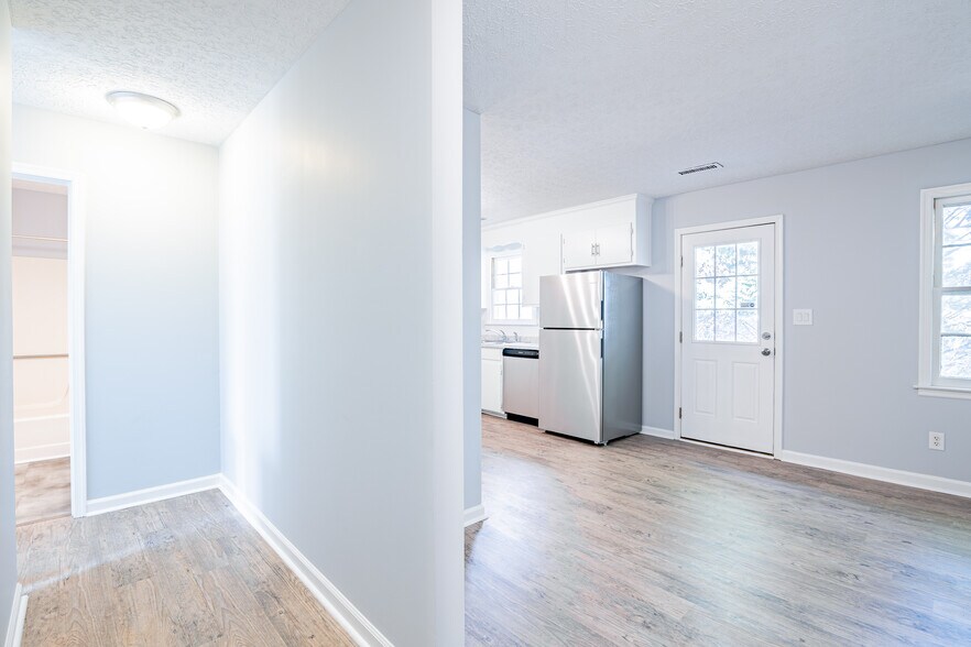 Building Photo - 887 Timberlake Dr
