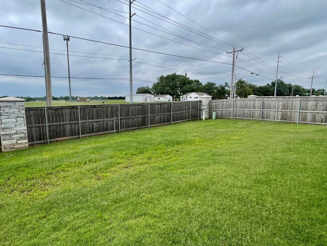 Building Photo - 604 Smt Pt Ln
