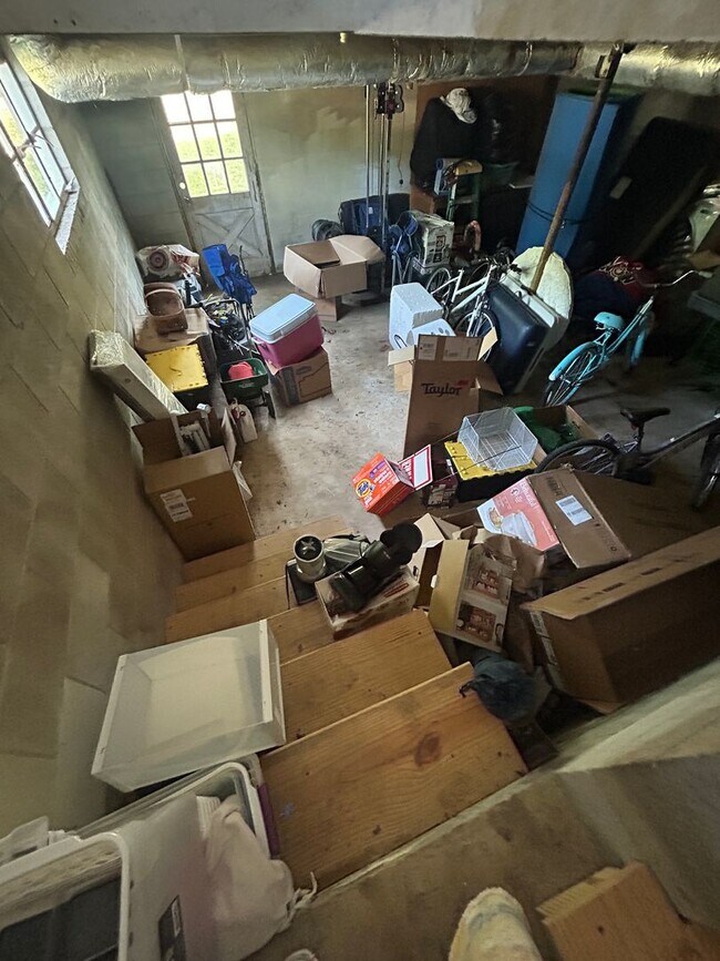 Building Photo - 110 Martin St