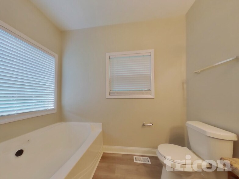 Building Photo - 124 Kings Crossing Ct