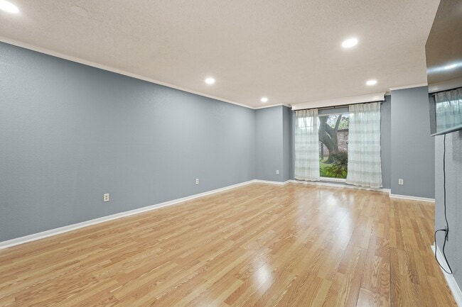 Building Photo - 1383 Country Pl Dr