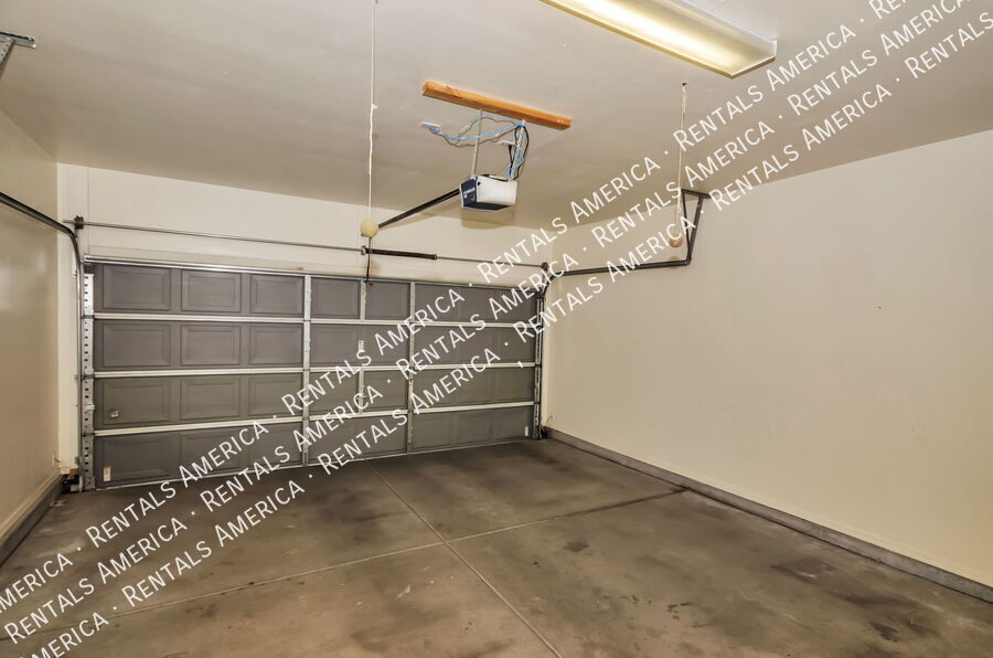 Building Photo - 60903 Silky Mane Dr