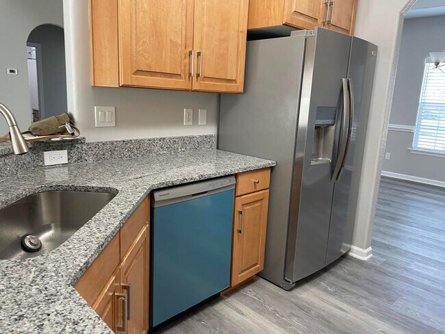 Building Photo - Woodbridge Pointe