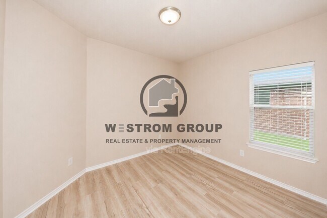 Building Photo - 3121 Hornbeam St