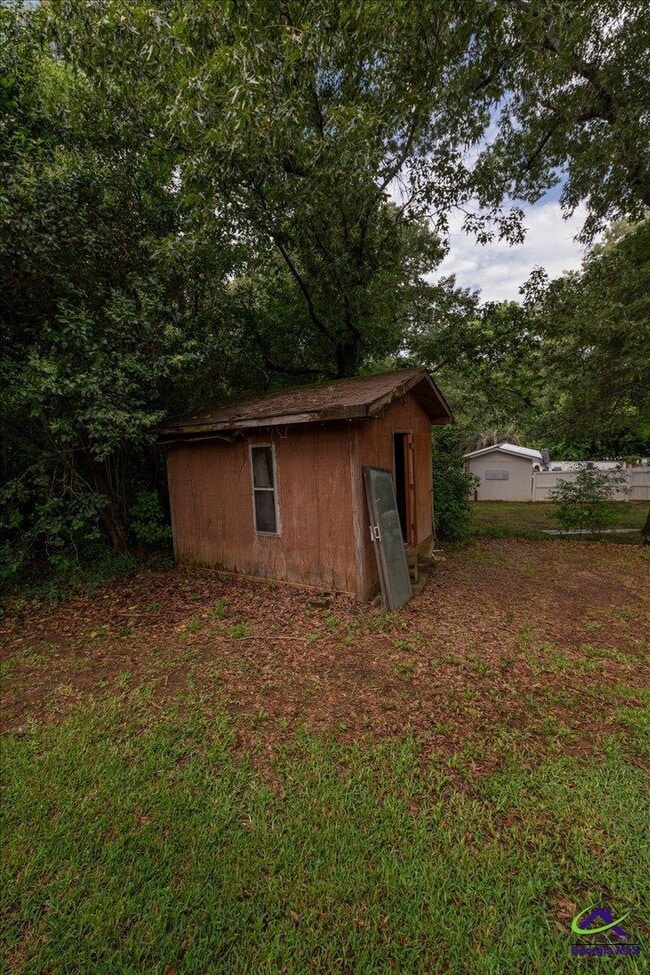 Building Photo - 308 Juniper Rd