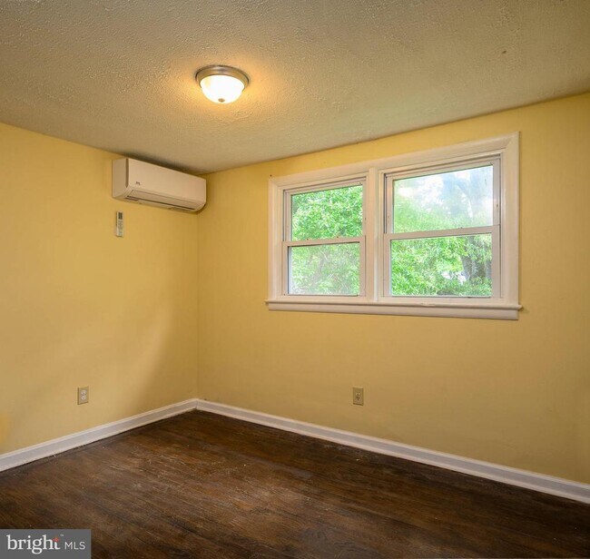 Building Photo - 6007 Bradley Ln