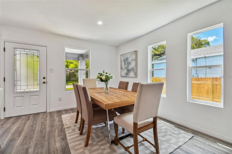 Building Photo - 908 E Cayuga St