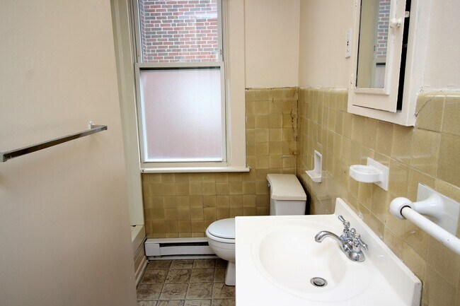 Building Photo - 1957 Snyder Ave