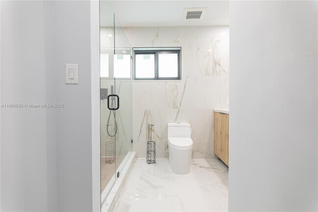 Building Photo - 3850 SW 130th Ave