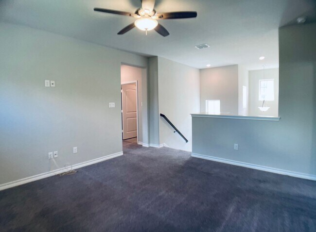 Building Photo - Charming Nestled Home near 281 and 1604