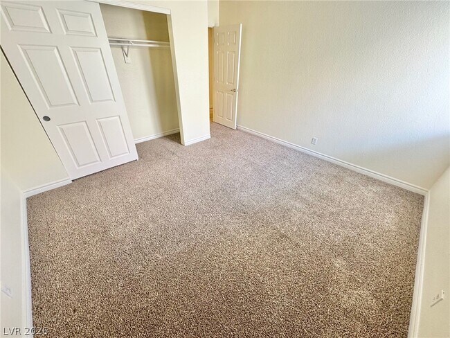 Building Photo - 5422 River Glen Dr