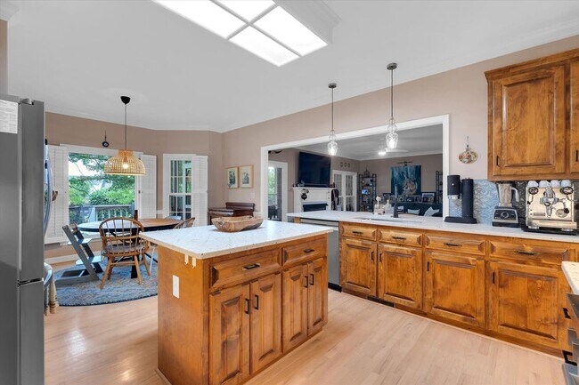 Building Photo - Beautiful Home in the Heart of Greenville