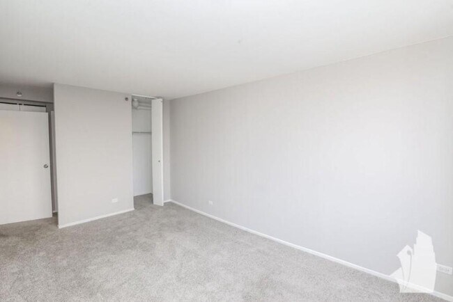 Building Photo - 0 bedroom in Chicago IL 60613