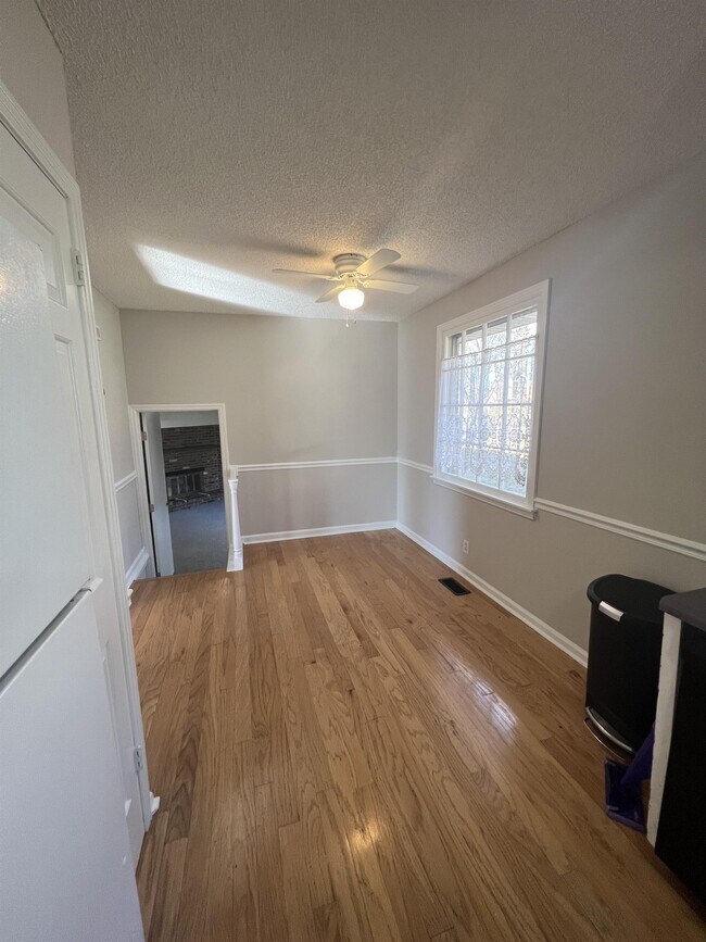 Building Photo - 2900 Moss Spring Dr