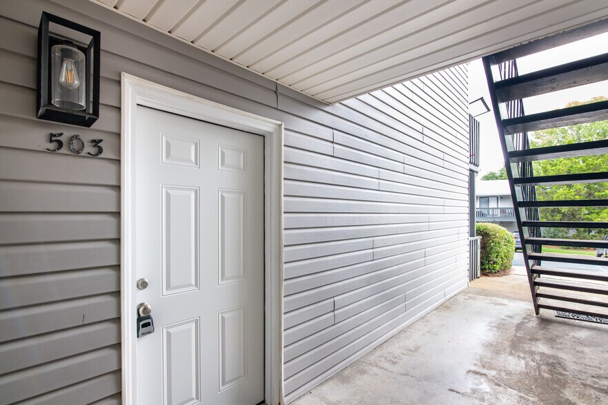 Building Photo - 500 Woodland Dr