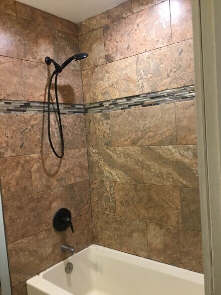 Building Photo - 87 Penn St