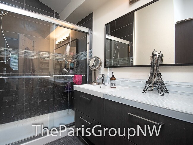Building Photo - Exceptional Kirkland TH – Gorgeous Upgrade...