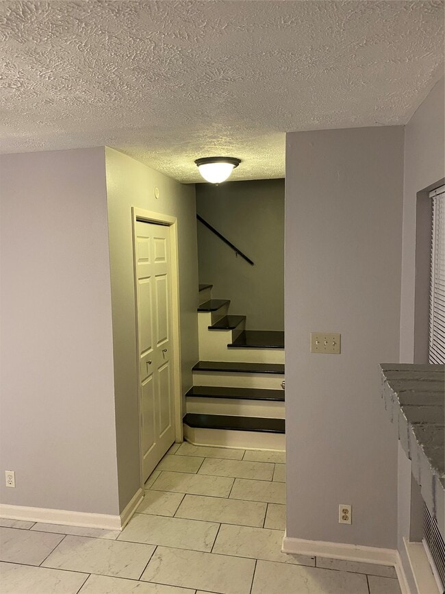 Building Photo - 9535 Clanton St