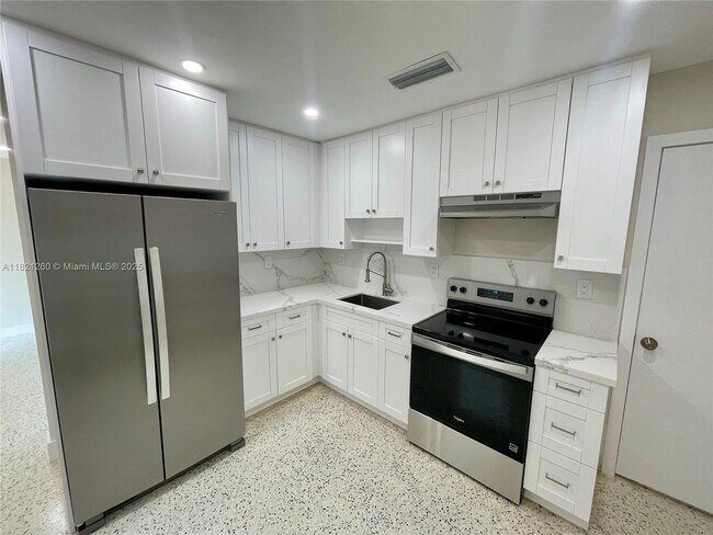 Building Photo - 1129 SW 11th Ave