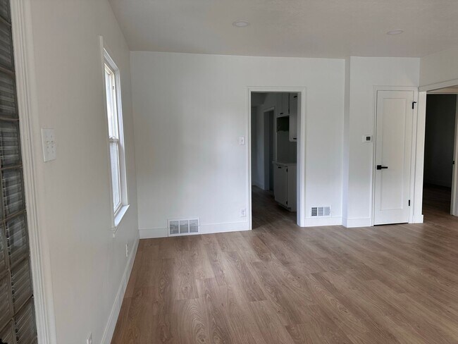 Building Photo - 1433 E 2700 S