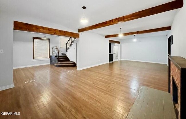 Building Photo - 1305 E Rio Grande Ave