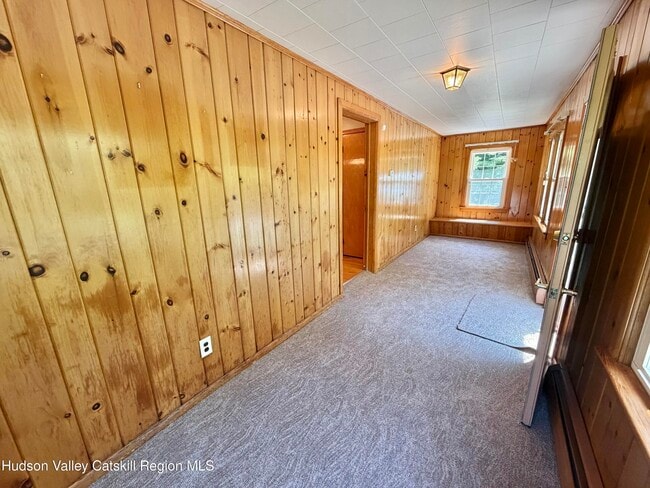 Building Photo - 191 Putt Corners Rd