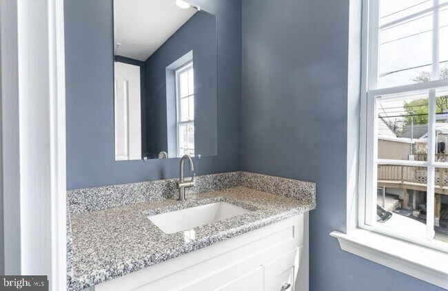 Building Photo - 802 Sixth Ave