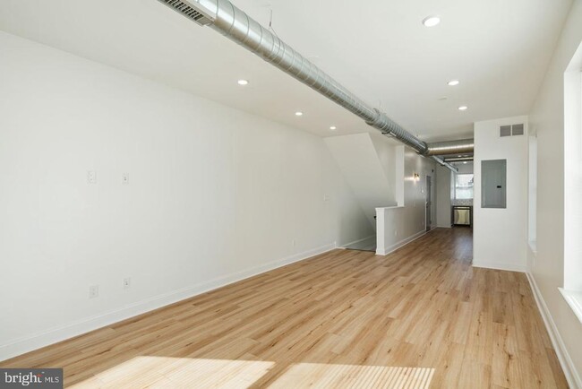 Building Photo - 1633 Swain St