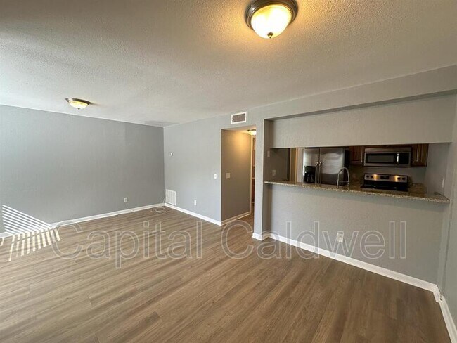 Building Photo - 5440 S MacDill Ave