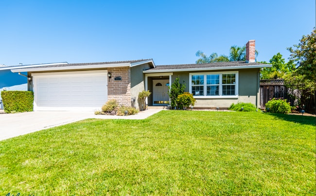Building Photo - Lovely Home | Central A/C | Swimming Pool