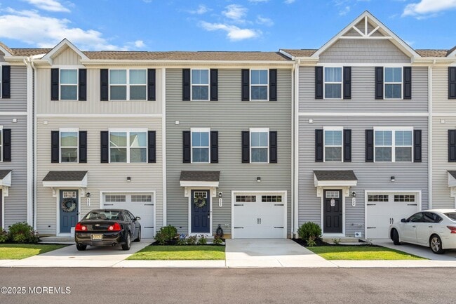 Primary Photo - 305 Cyprus Ct