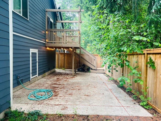 Building Photo - Must See! Beautiful 3bd/ + Bonus Rm/2.5 bath/ Primary Bed on Main/ /Heat Pump/Updated Features