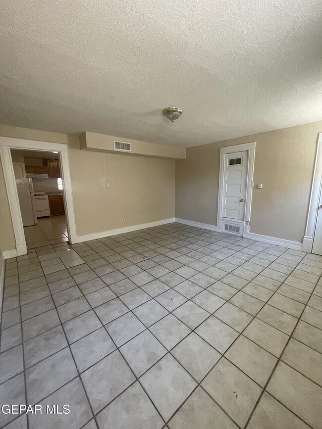 Building Photo - 3419 La Luz Ave