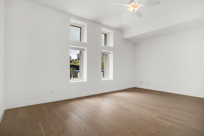 Building Photo - UPDATED LUXURY MALIBU CONDO!