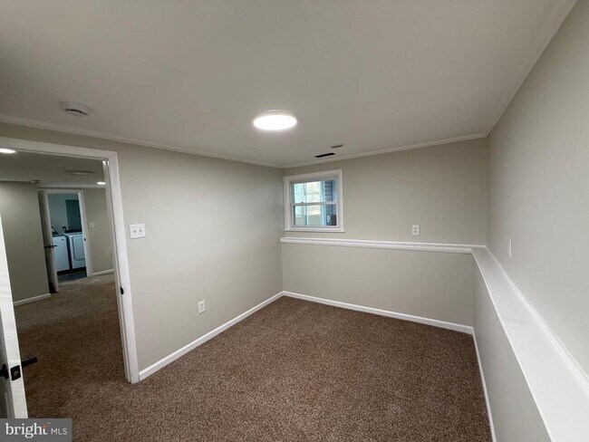 Building Photo - 417 Greenview Dr