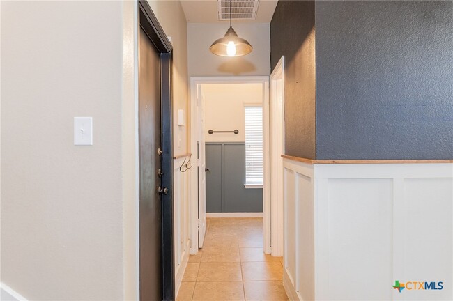 Building Photo - 146 Linden Ln