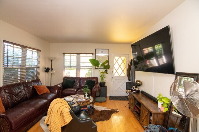 Building Photo - 820 S 5th St